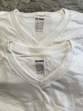 Gildan White V-Neck T-Shirts - Pack of 4 Sz 2 XL $13.00